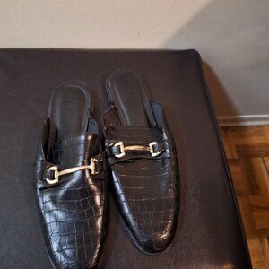 BLACK LOAFERS.SIZE 11.